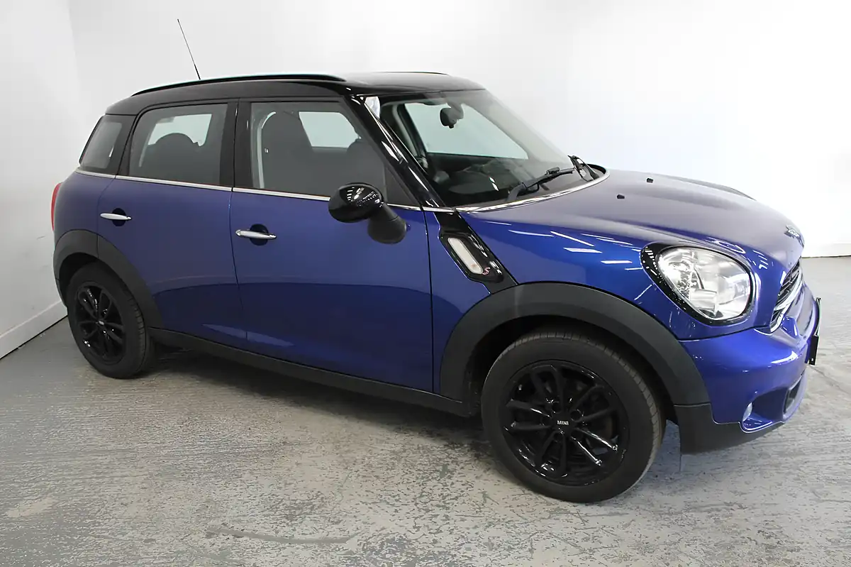 Used 2016 MINI Countryman Cooper Blue - Interior and Exterior details 3