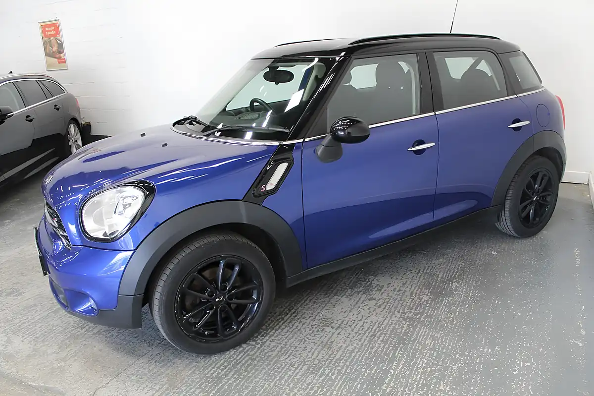 Used 2016 MINI Countryman Cooper Blue - Interior and Exterior details 4