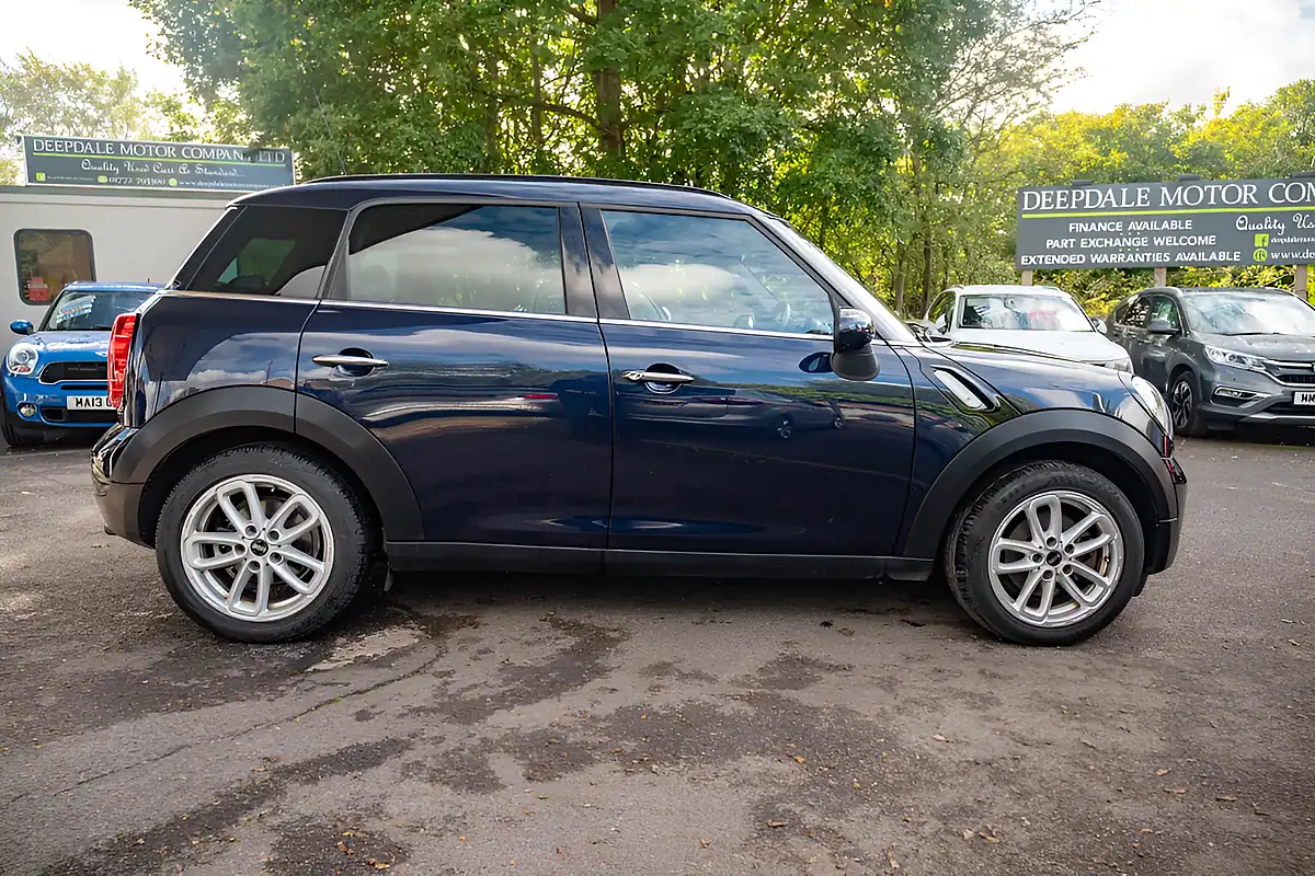 Used 2016 MINI Countryman Cooper Cosmic Blue - Interior and Exterior details 9