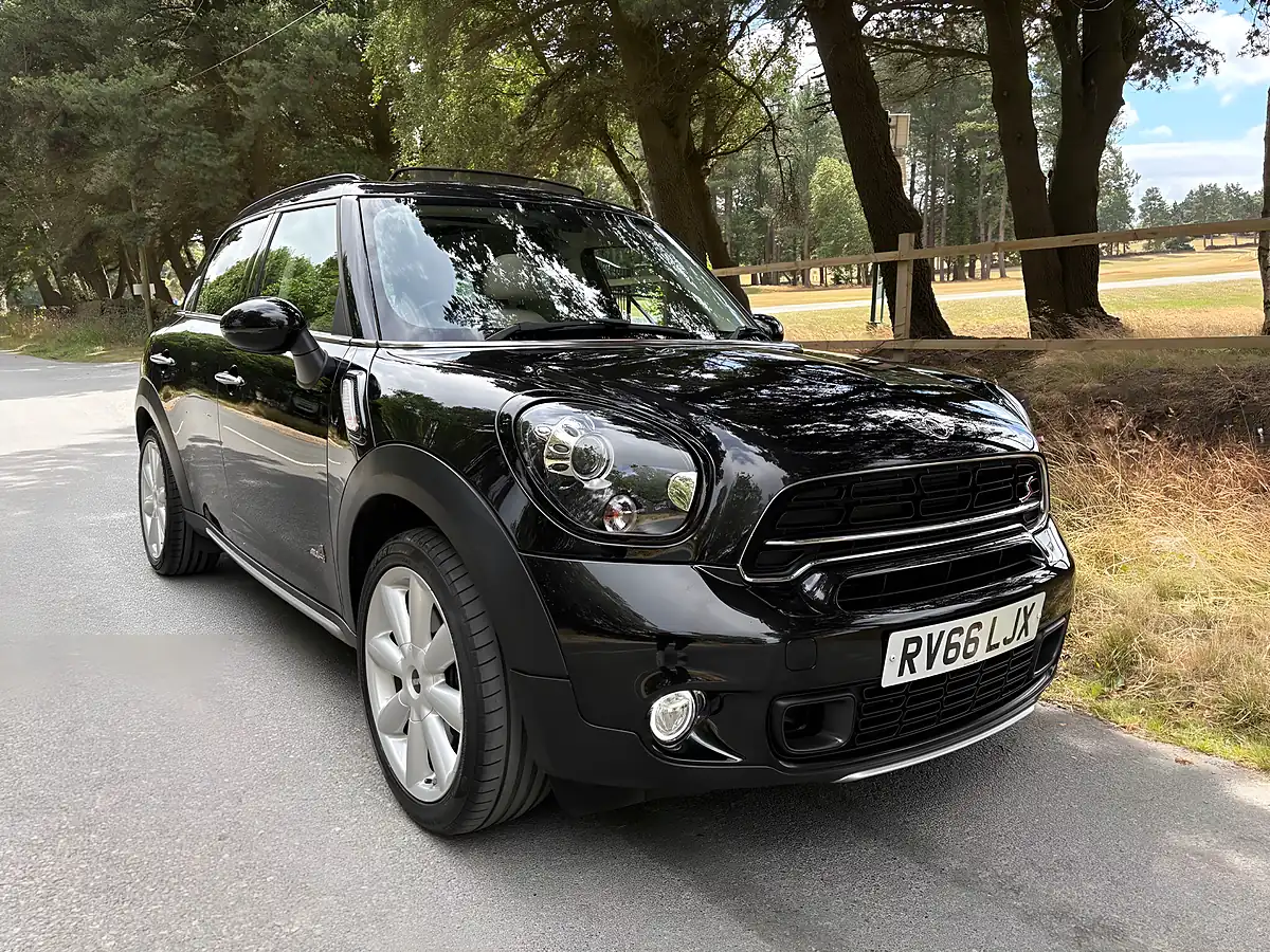 Used 2016 MINI Countryman Cooper S Black - Front View