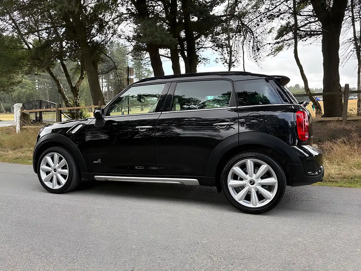 Used 2016 MINI Countryman Cooper S Black - Interior and Exterior details 11