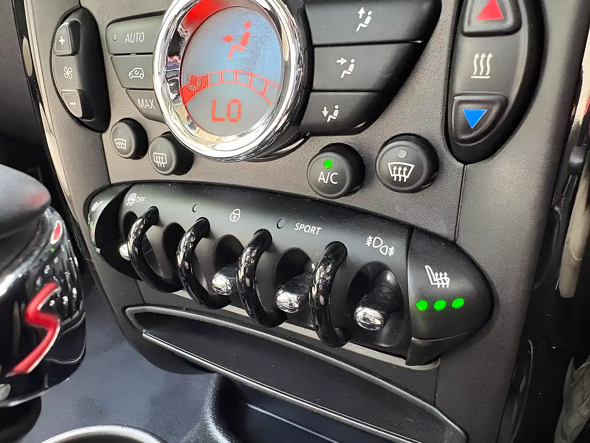 Used 2016 MINI Countryman Cooper S Black - Interior and Exterior details 20