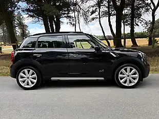 Used 2016 MINI Countryman Cooper S Black - Interior and Exterior details 4
