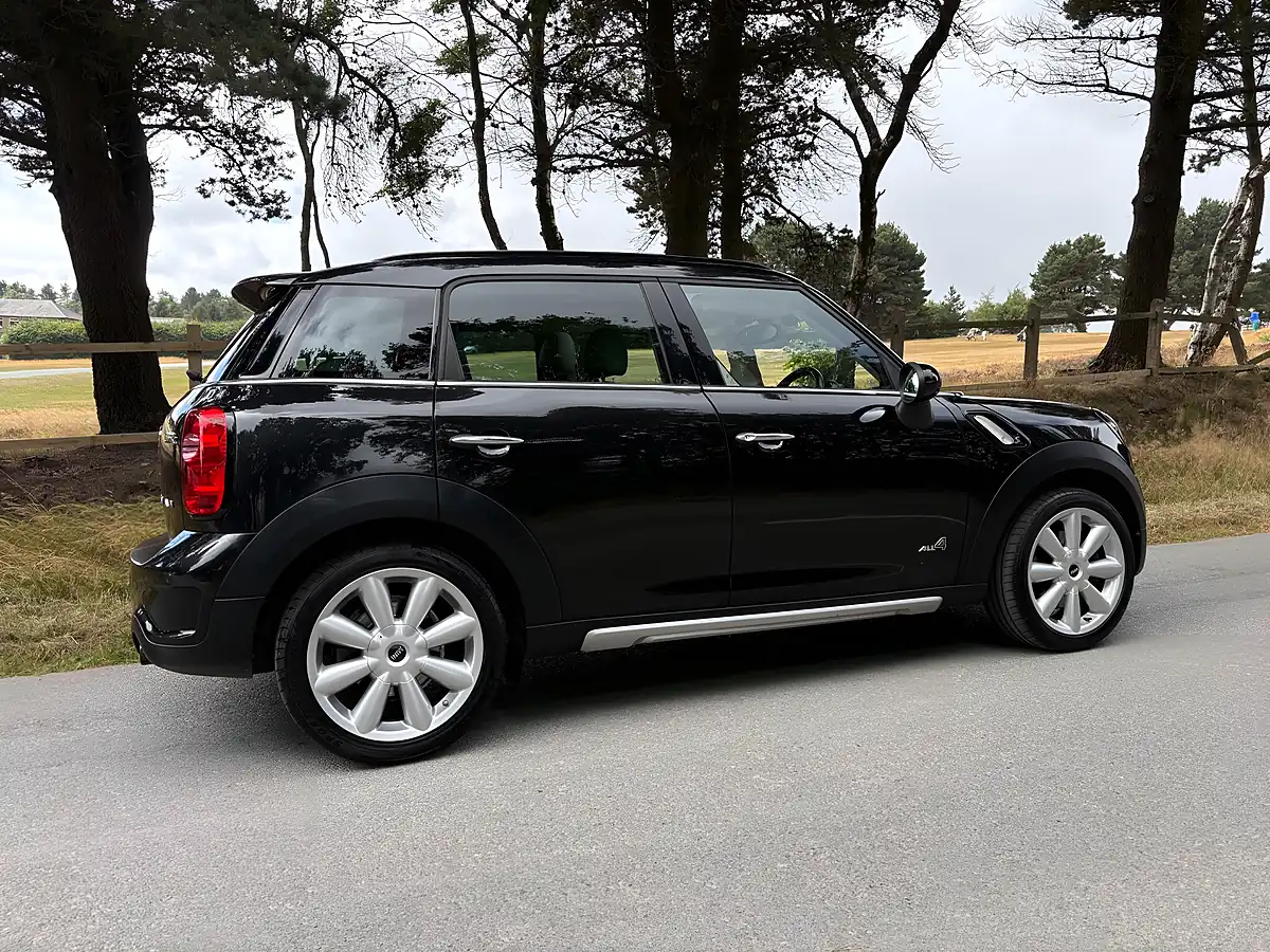 Used 2016 MINI Countryman Cooper S Black - Interior and Exterior details 5