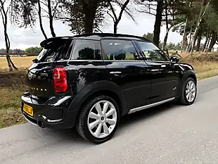 Used 2016 MINI Countryman Cooper S Black - Interior and Exterior details 6
