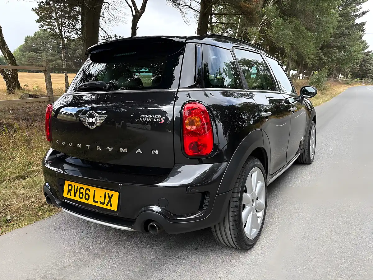 Used 2016 MINI Countryman Cooper S Black - Interior and Exterior details 7