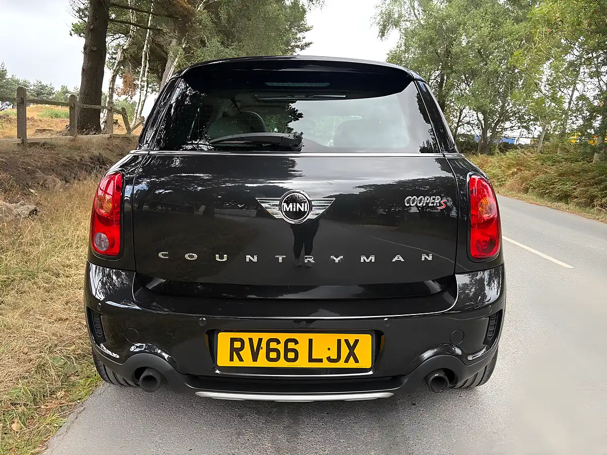 Used 2016 MINI Countryman Cooper S Black - Interior and Exterior details 8