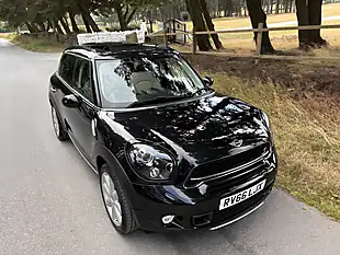 Used 2016 MINI Countryman Cooper S Black - Interior and Exterior details 9