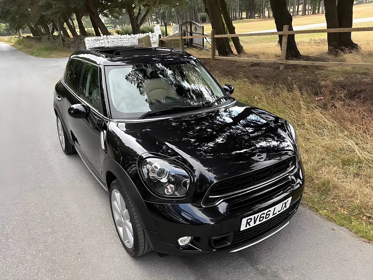 Used 2016 MINI Countryman Cooper S Black - Interior and Exterior details 9