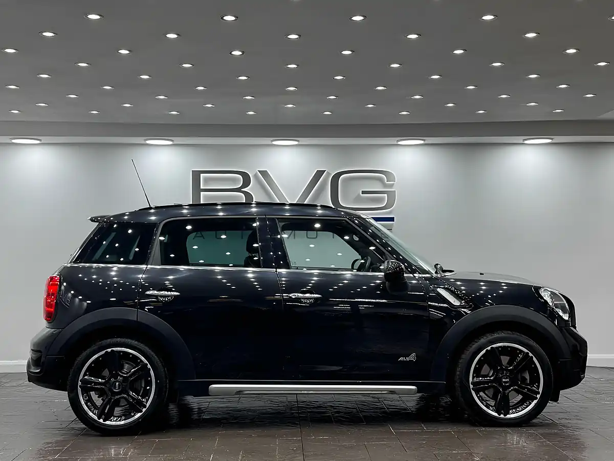 Used 2016 MINI Countryman Cooper S Black - Interior and Exterior details 10
