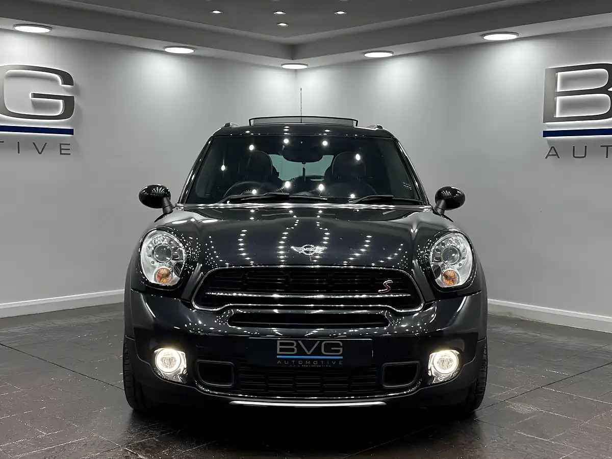 Used 2016 MINI Countryman Cooper S Black - Interior and Exterior details 4