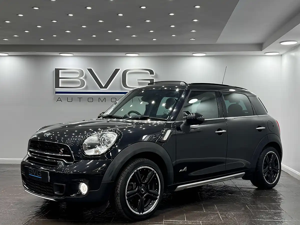 Used 2016 MINI Countryman Cooper S Black - Interior and Exterior details 5