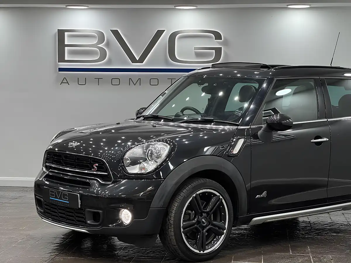 Used 2016 MINI Countryman Cooper S Black - Interior and Exterior details 7