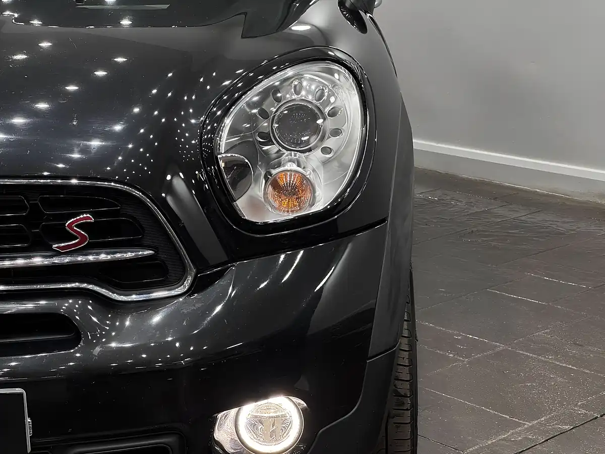 Used 2016 MINI Countryman Cooper S Black - Interior and Exterior details 8