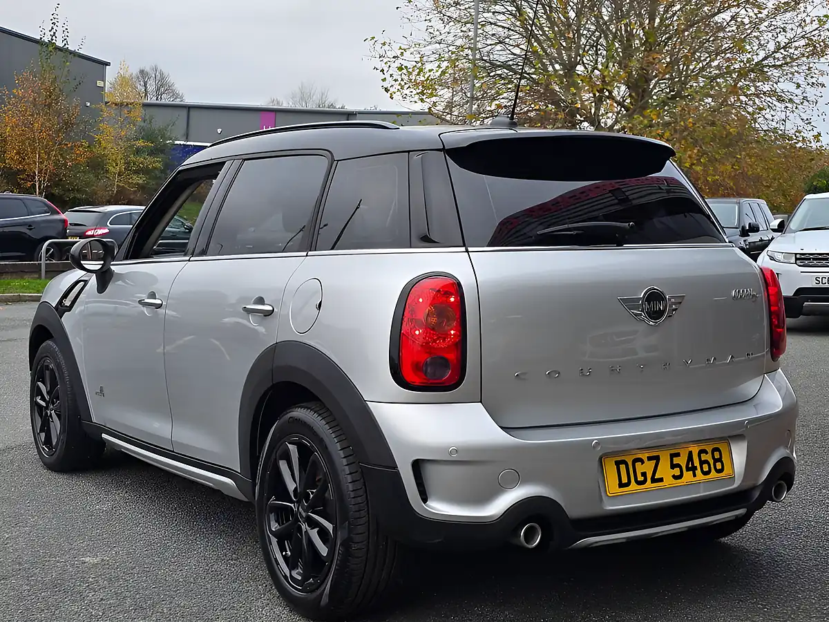 Used 2016 MINI Countryman Cooper S Crystal Silver Metallic - Interior and Exterior details 10
