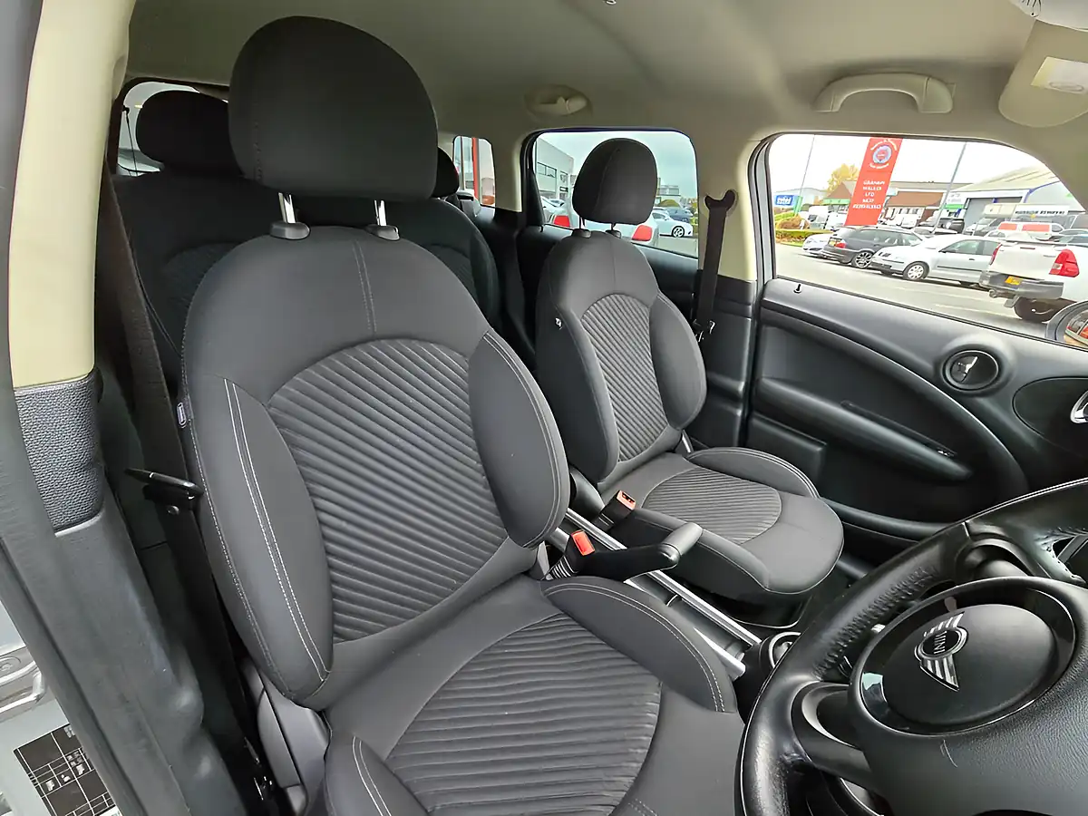 Used 2016 MINI Countryman Cooper S Crystal Silver Metallic - Interior and Exterior details 15
