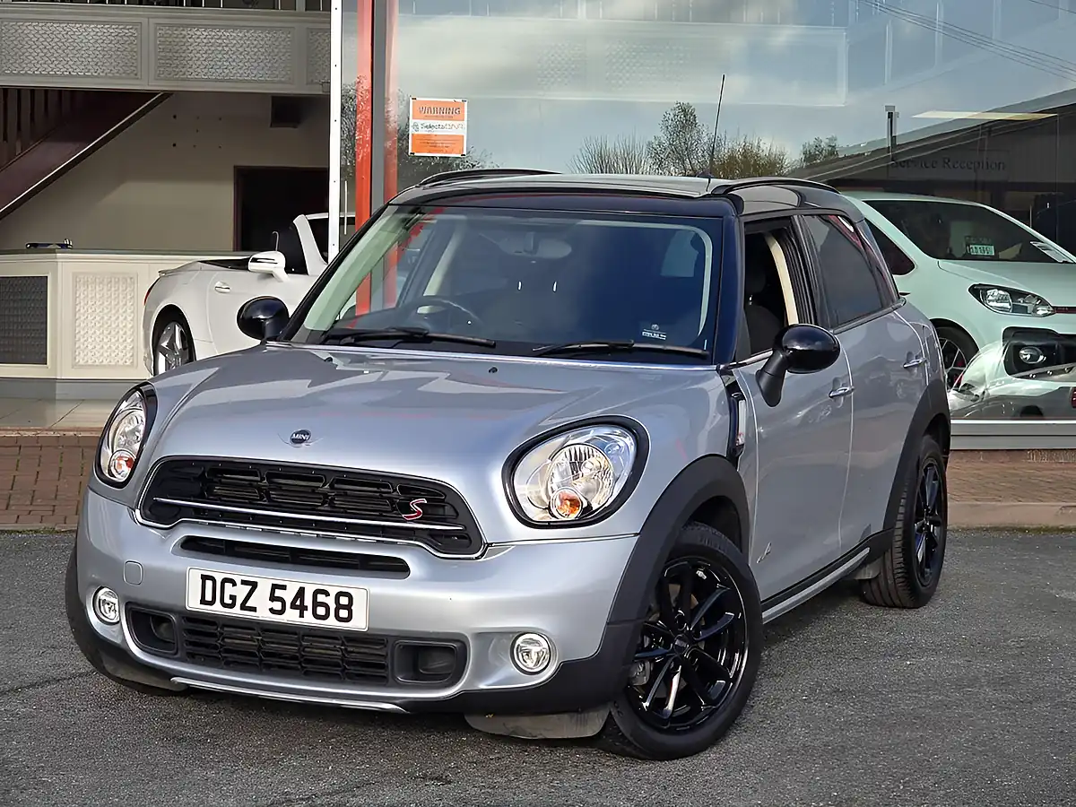 Used 2016 MINI Countryman Cooper S Crystal Silver Metallic - Interior and Exterior details 2