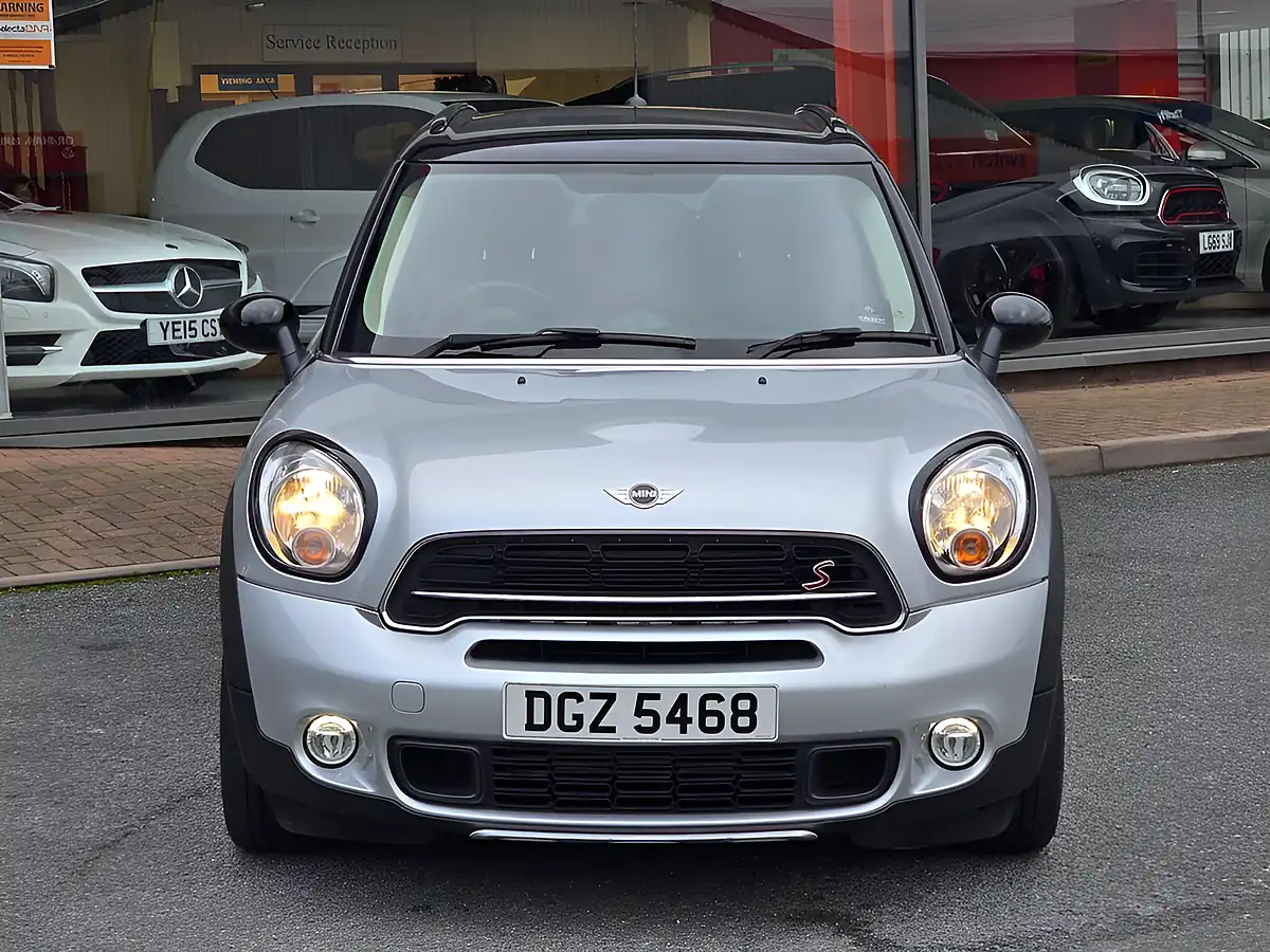 Used 2016 MINI Countryman Cooper S Crystal Silver Metallic - Interior and Exterior details 6