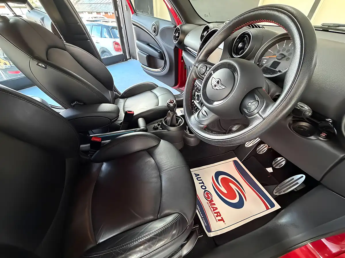 Used 2016 MINI Countryman Cooper S Red - Interior and Exterior details 10