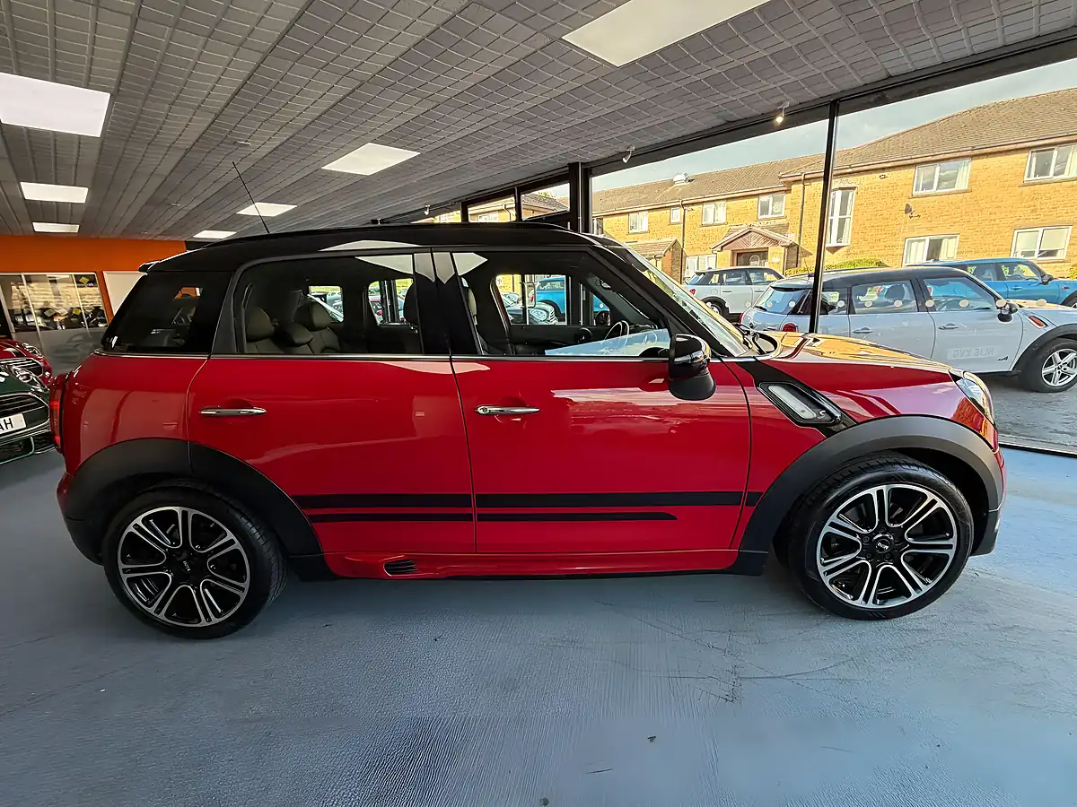 Used 2016 MINI Countryman Cooper S Red - Interior and Exterior details 2