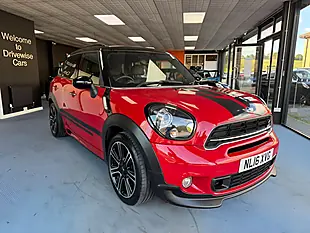 Used 2016 MINI Countryman Cooper S Red - Interior and Exterior details 3