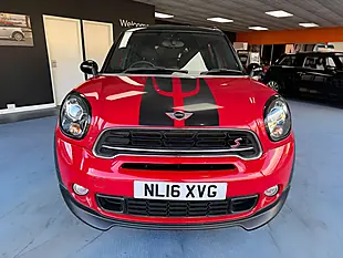Used 2016 MINI Countryman Cooper S Red - Interior and Exterior details 4