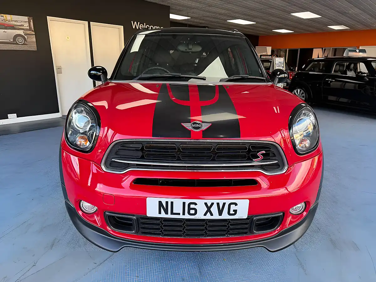 Used 2016 MINI Countryman Cooper S Red - Interior and Exterior details 4
