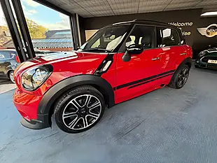 Used 2016 MINI Countryman Cooper S Red - Interior and Exterior details 5
