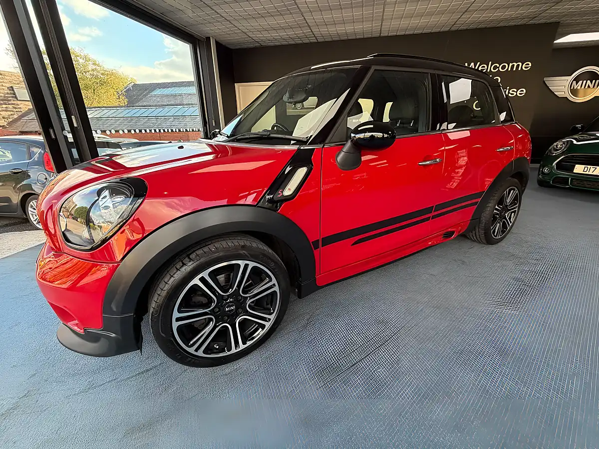 Used 2016 MINI Countryman Cooper S Red - Interior and Exterior details 5