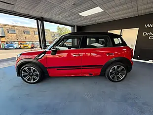 Used 2016 MINI Countryman Cooper S Red - Interior and Exterior details 6