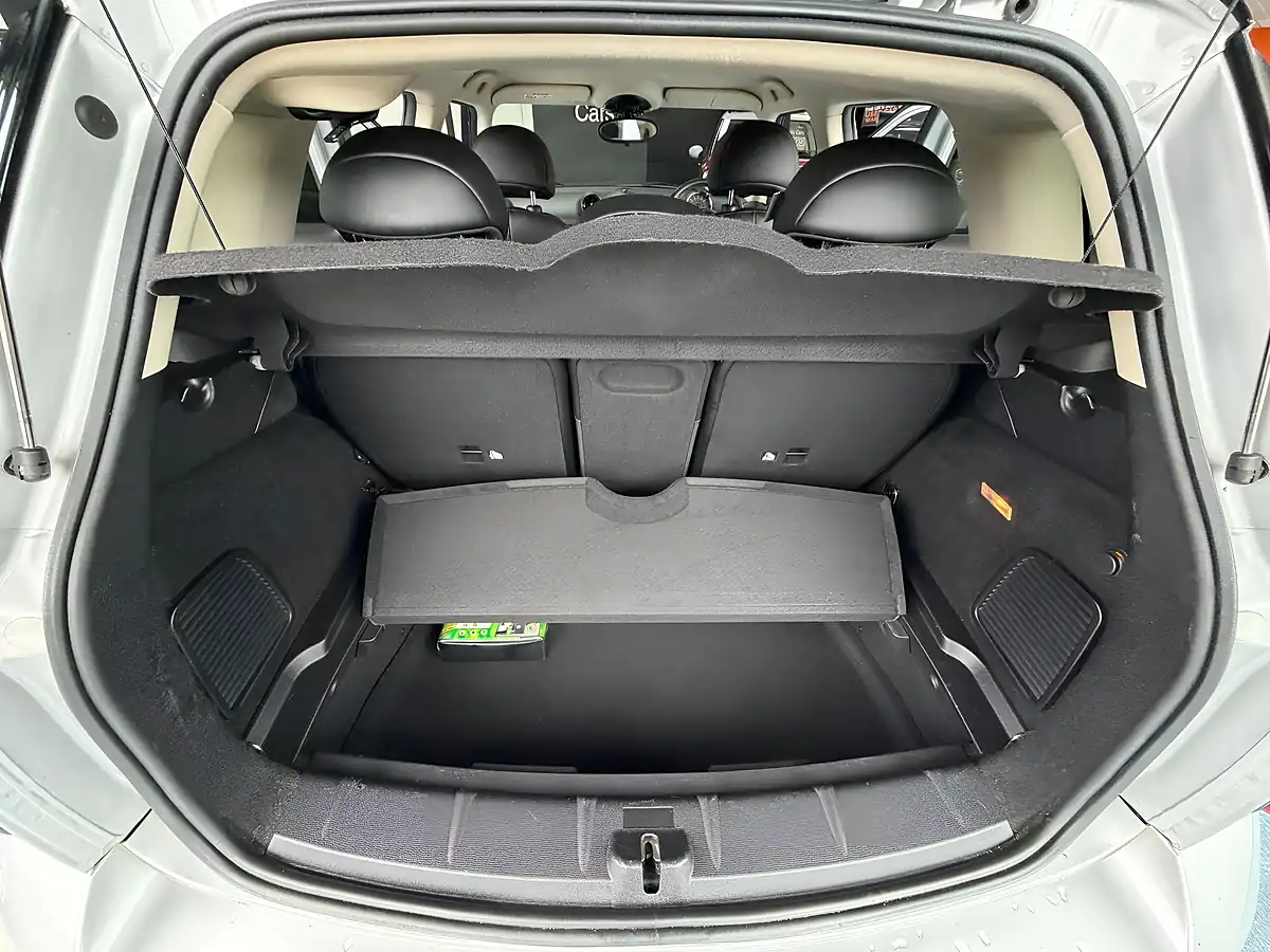 Used 2016 MINI Countryman Cooper S Silver - Interior and Exterior details 10