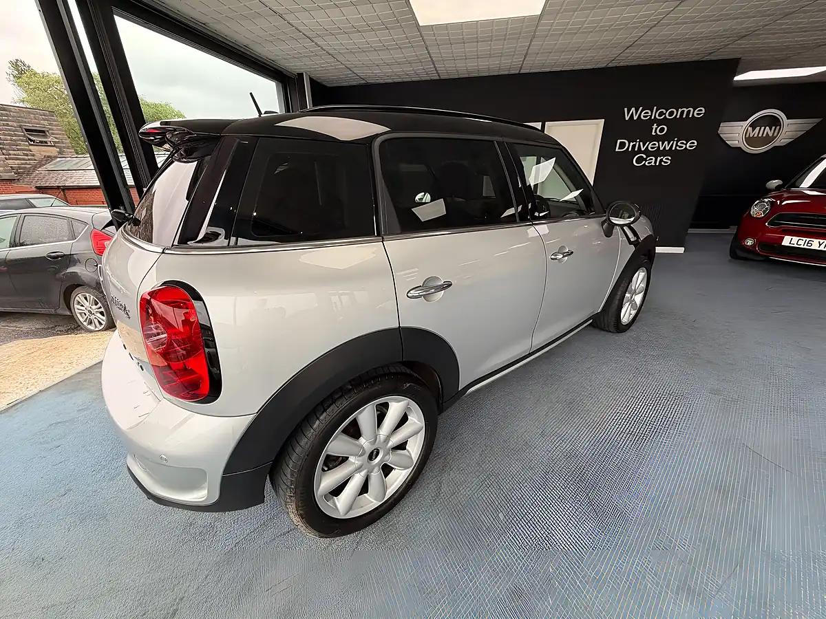 Used 2016 MINI Countryman Cooper S Silver - Interior and Exterior details 11