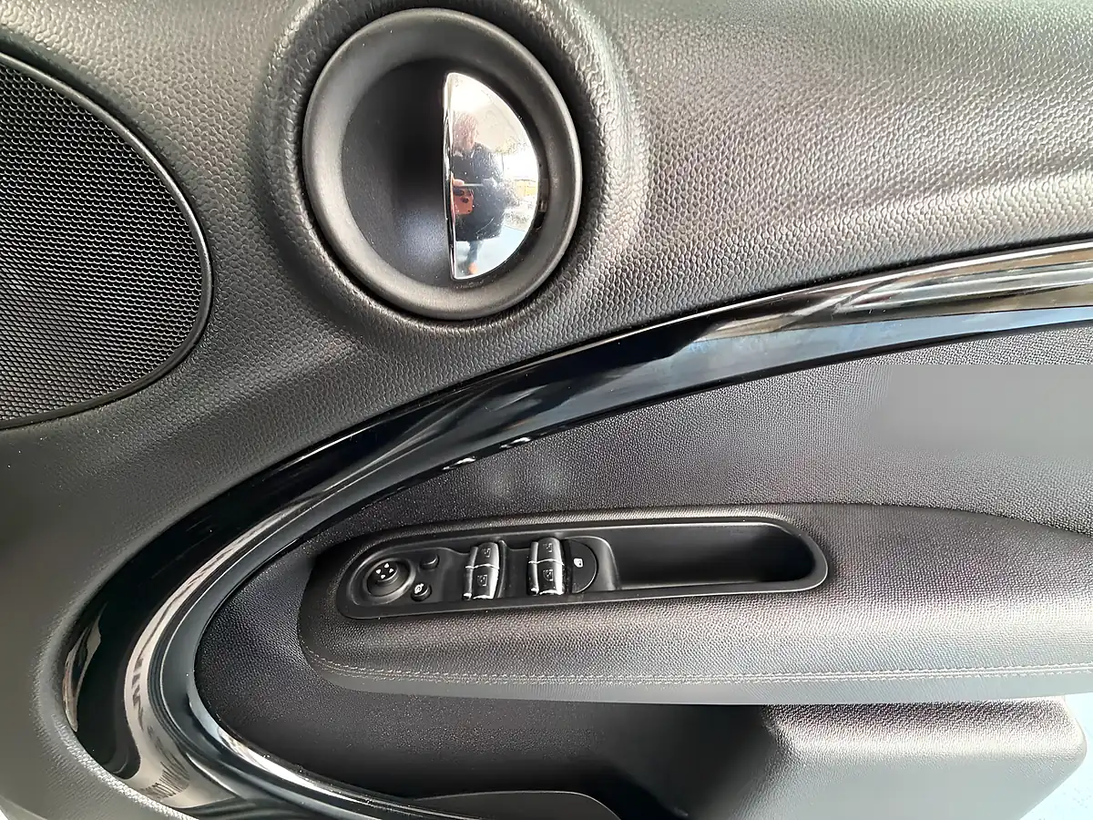 Used 2016 MINI Countryman Cooper S Silver - Interior and Exterior details 14