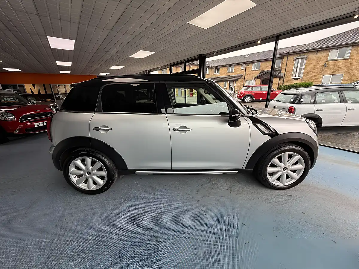 Used 2016 MINI Countryman Cooper S Silver - Interior and Exterior details 2