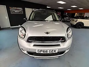 Used 2016 MINI Countryman Cooper S Silver - Interior and Exterior details 4