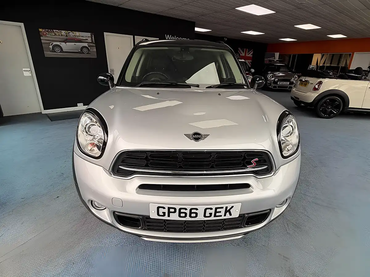 Used 2016 MINI Countryman Cooper S Silver - Interior and Exterior details 4