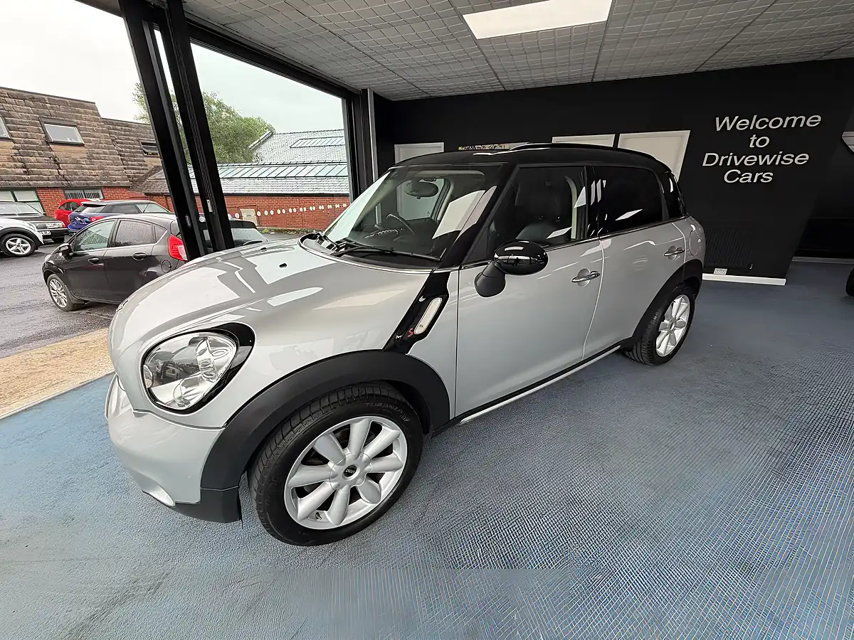 Used 2016 MINI Countryman Cooper S Silver - Interior and Exterior details 5