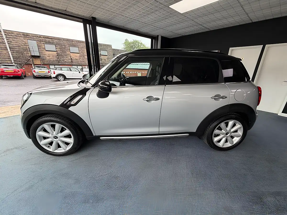 Used 2016 MINI Countryman Cooper S Silver - Interior and Exterior details 6