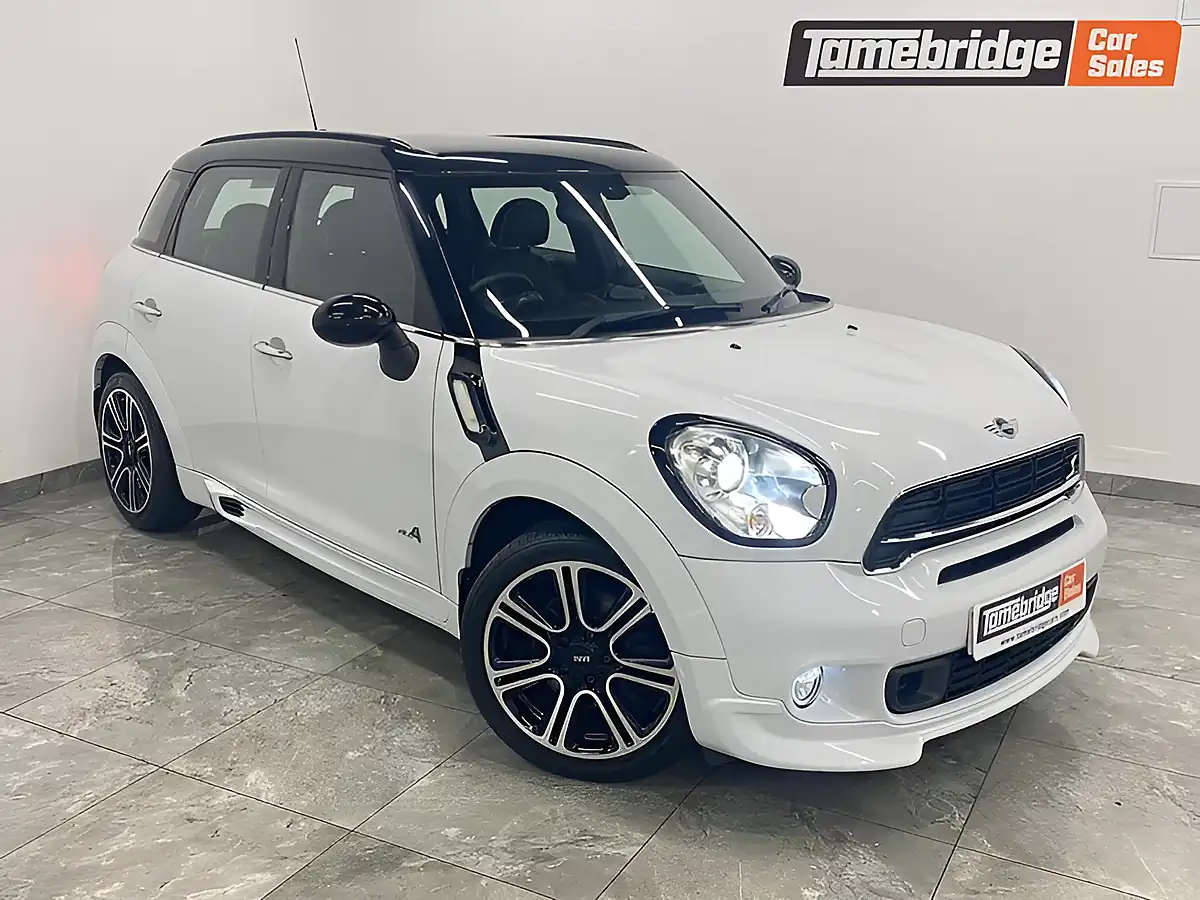 Used 2016 MINI Countryman Cooper S White - Front View