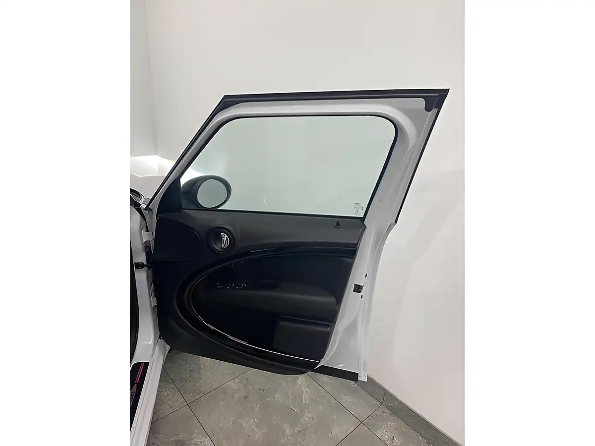 Used 2016 MINI Countryman Cooper S White - Interior and Exterior details 12