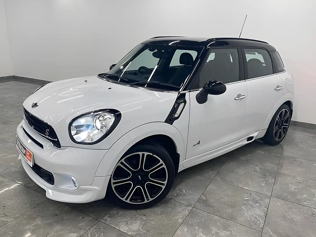 Used 2016 MINI Countryman Cooper S White - Interior and Exterior details 4