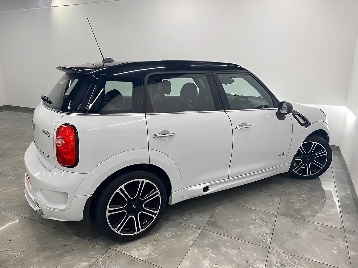Used 2016 MINI Countryman Cooper S White - Interior and Exterior details 8