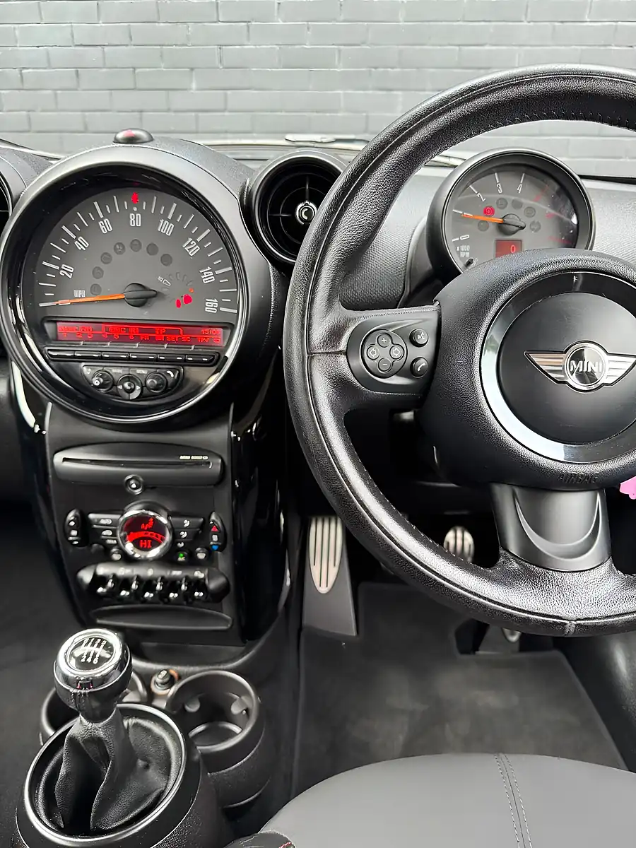 Used 2016 MINI Countryman Cooper White - Interior and Exterior details 13