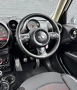 Used 2016 MINI Countryman Cooper White - Interior and Exterior details 14