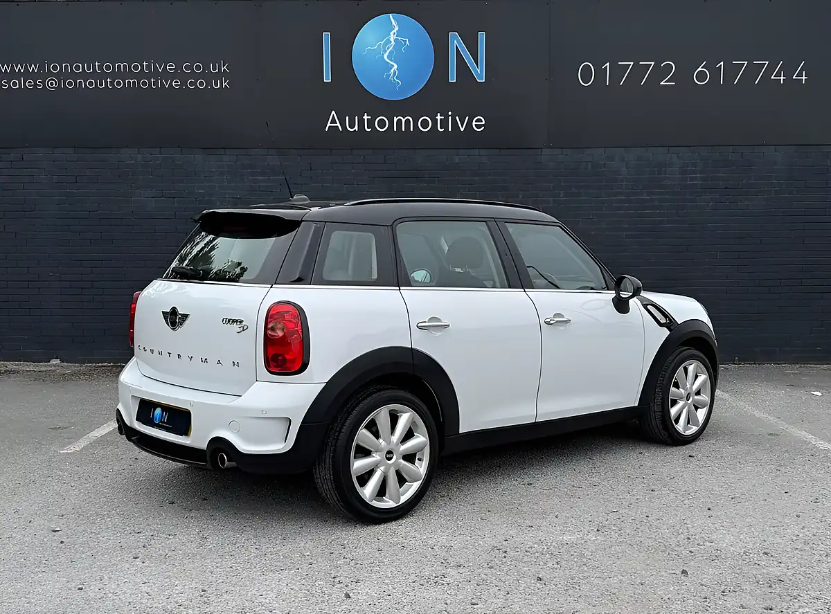 Used 2016 MINI Countryman Cooper White - Interior and Exterior details 2