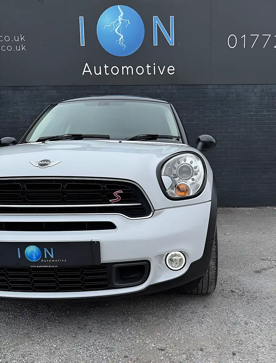Used 2016 MINI Countryman Cooper White - Interior and Exterior details 5