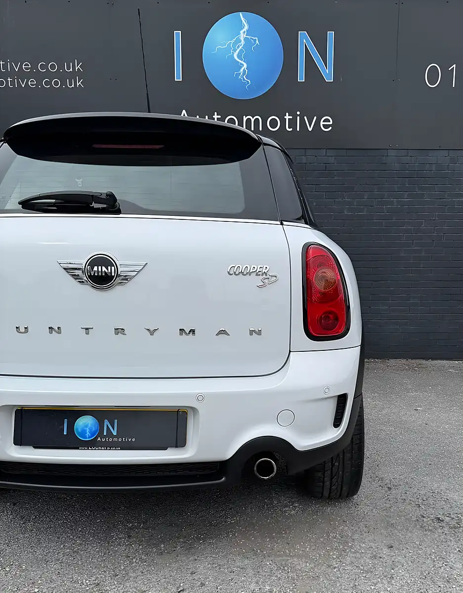 Used 2016 MINI Countryman Cooper White - Interior and Exterior details 6
