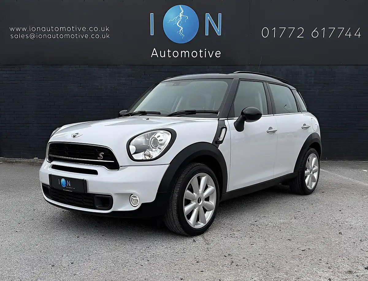 Used 2016 MINI Countryman Cooper White - Interior and Exterior details 7