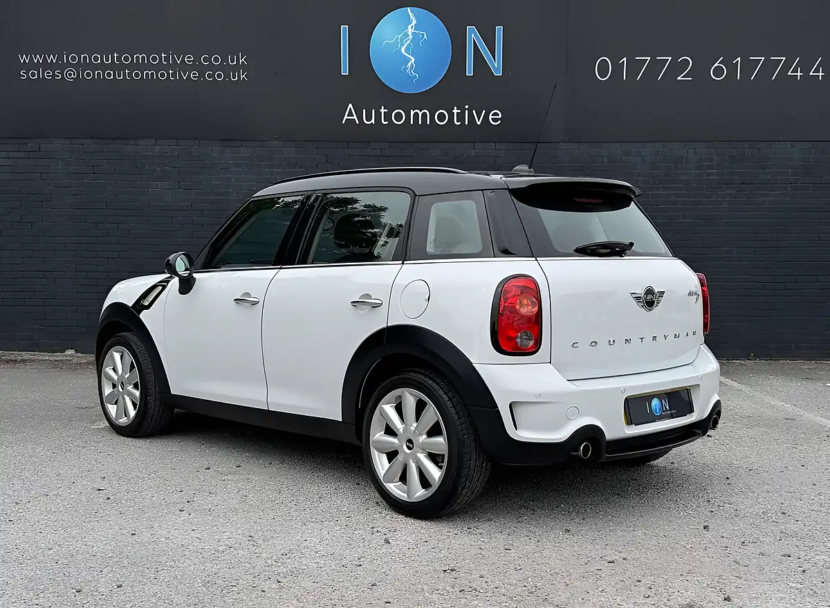 Used 2016 MINI Countryman Cooper White - Interior and Exterior details 8