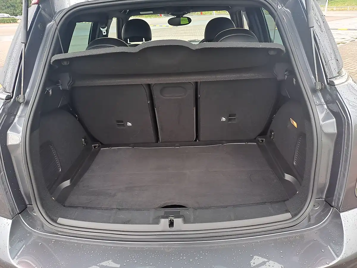Used 2016 MINI Countryman Park Lane Earl-Grey Metallic - Interior and Exterior details 10